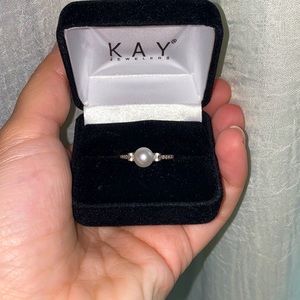 Beautiful pearl ring with small diamonds on sides.